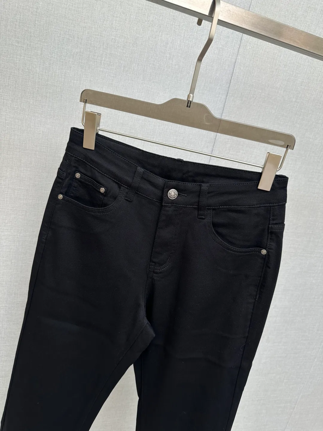 Available at the LP official website counter at the same time, the original is a very stylish pair of jeans, customized with original washed denim fabric, unique design, top-notch printing technology letter pattern logo, original hardware accessories decoration, an extremely outstanding pair of jeans, the materials and craftsmanship are extremely luxurious and exquisite, extremely high-grade, handsome and stylish upper body, recommended 👍, Sizes: 29-38